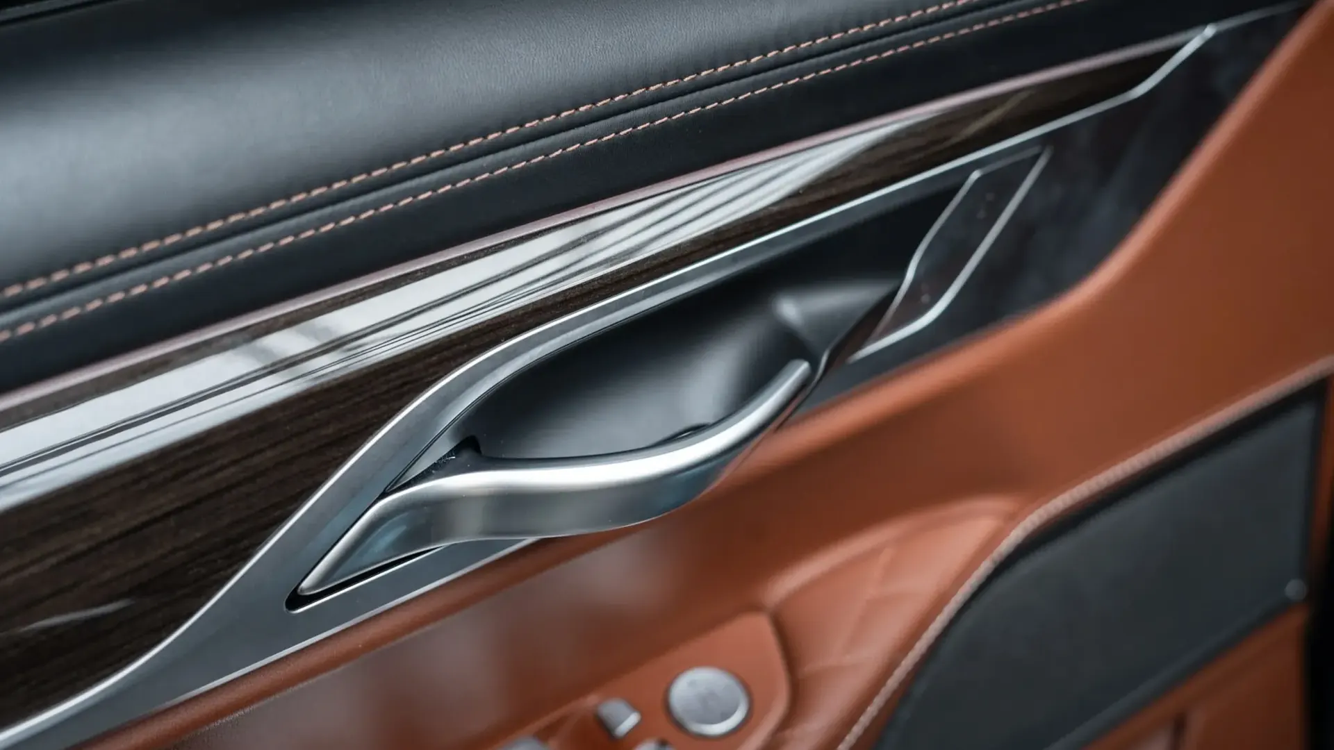 BMW 745Le — photo 26