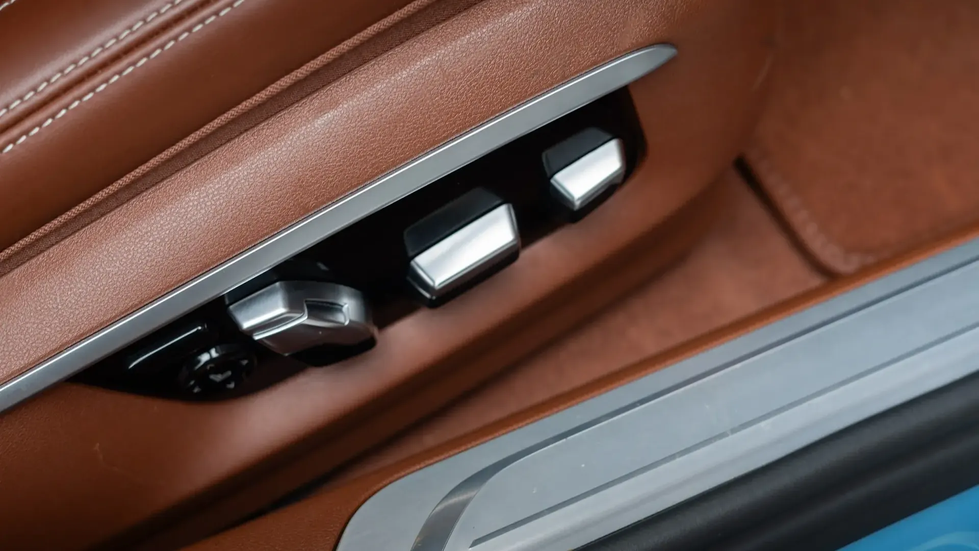 BMW 745Le — photo 28
