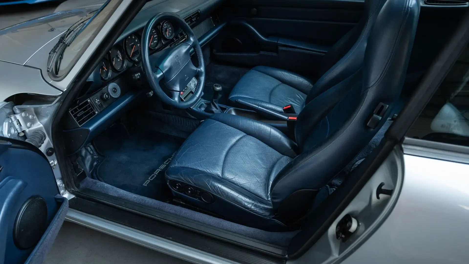 Porsche 911 — photo 22