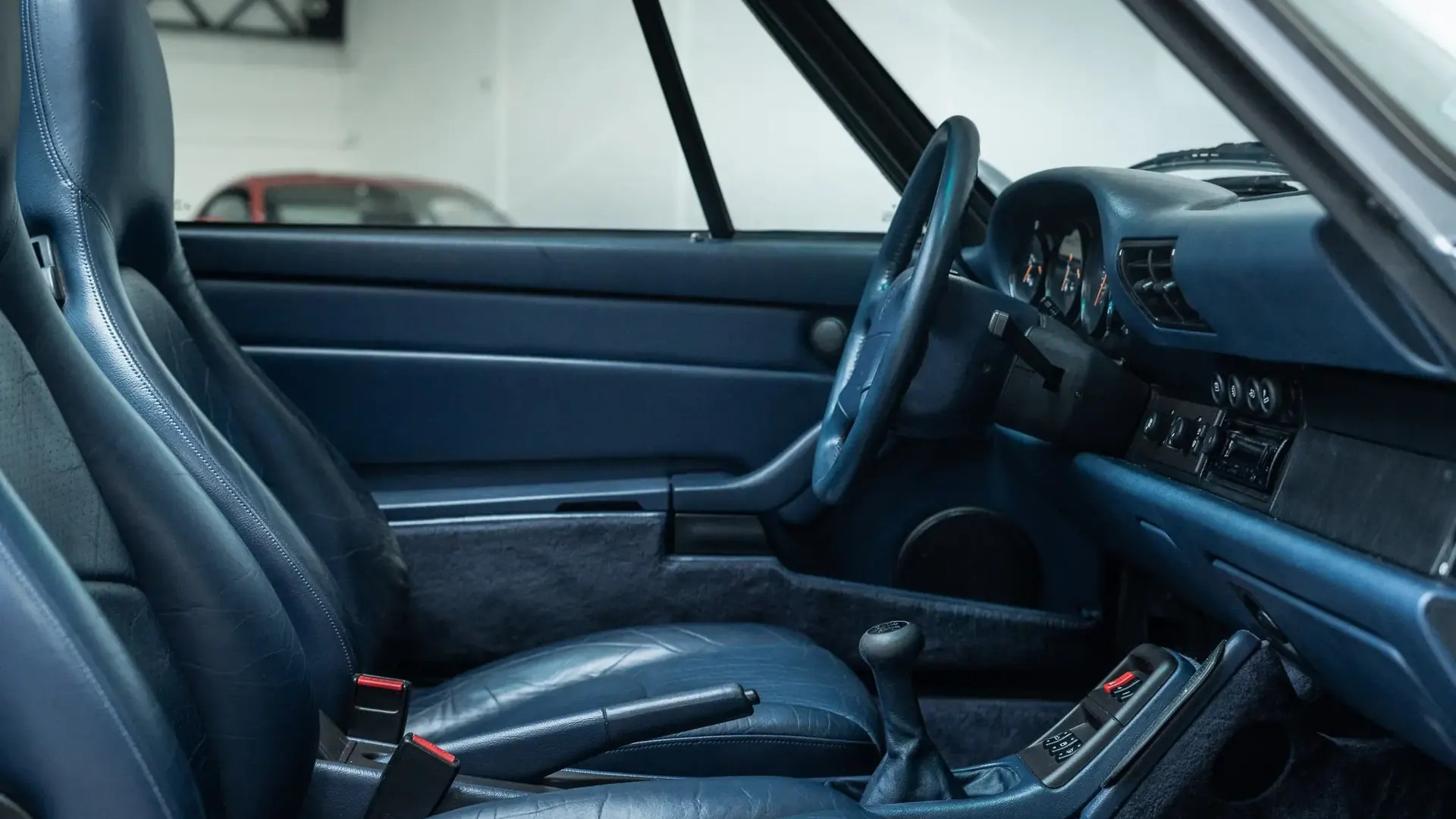 Porsche 911 — photo 18