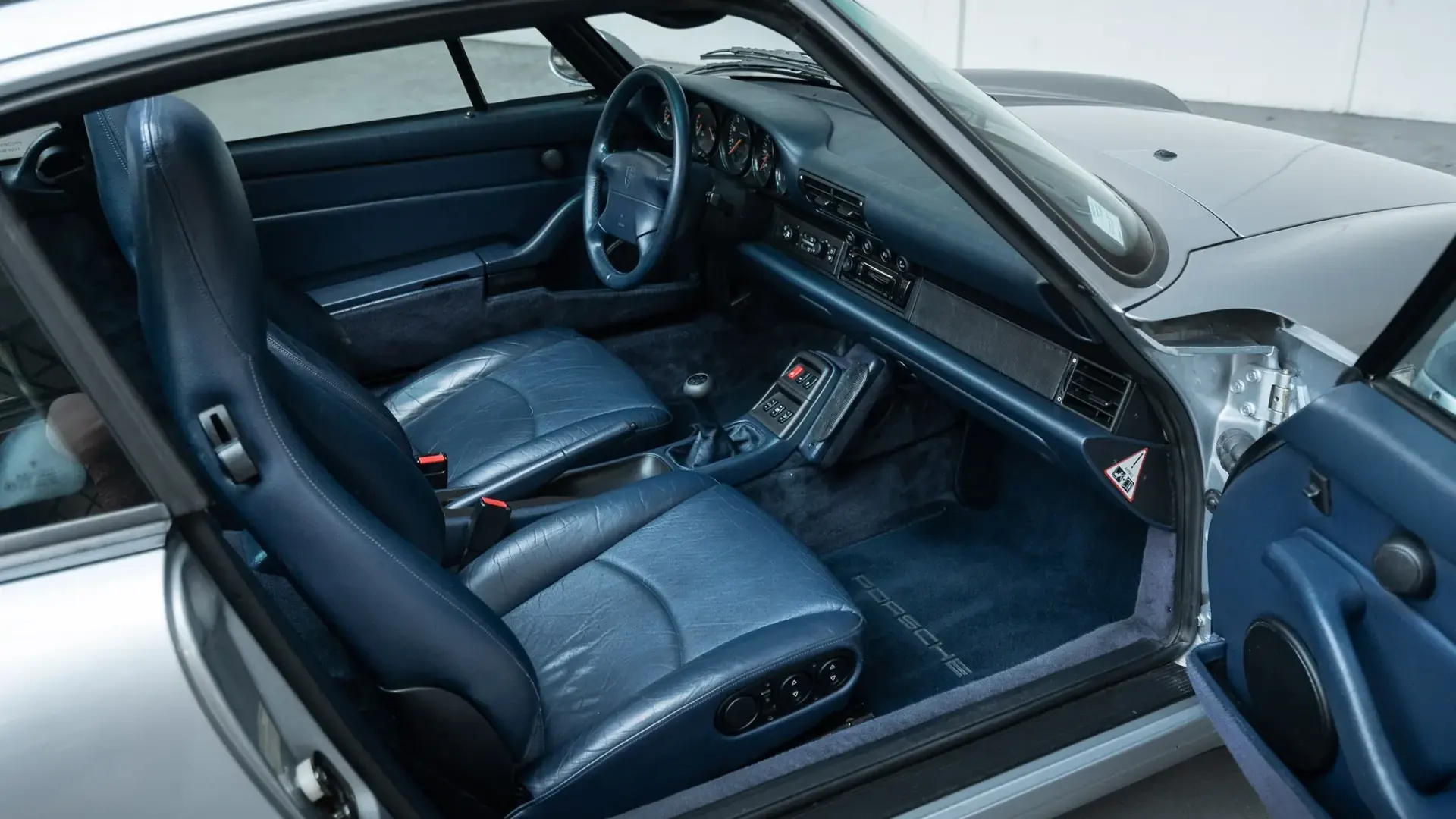 Porsche 911 — photo 27