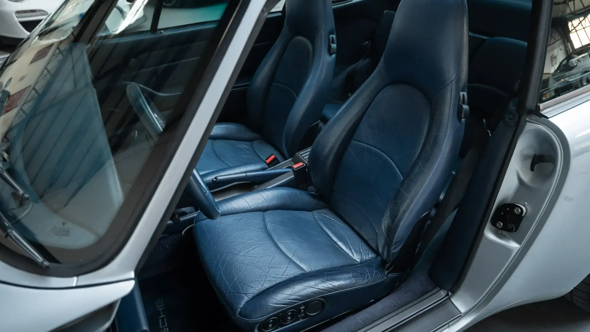 Porsche 911 — photo 24