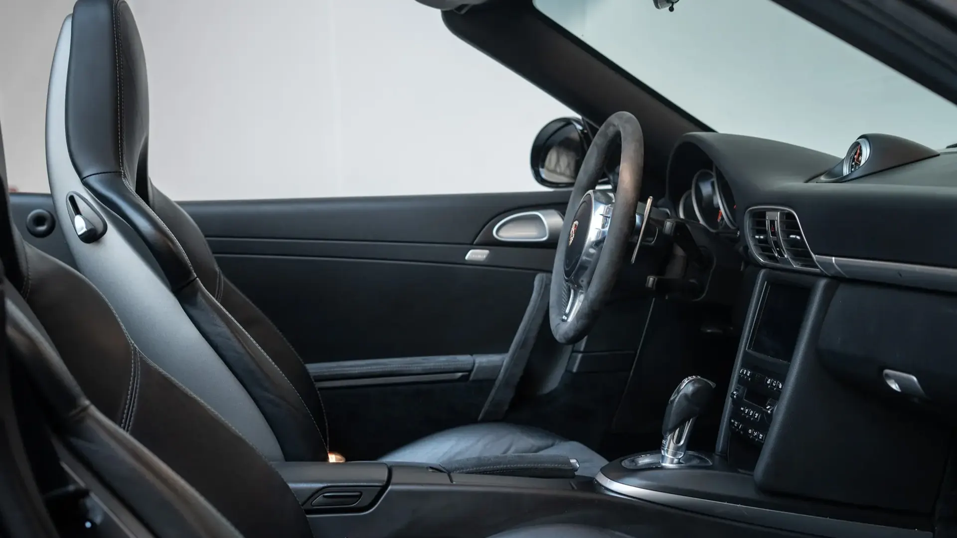 Porsche 911 — photo 33
