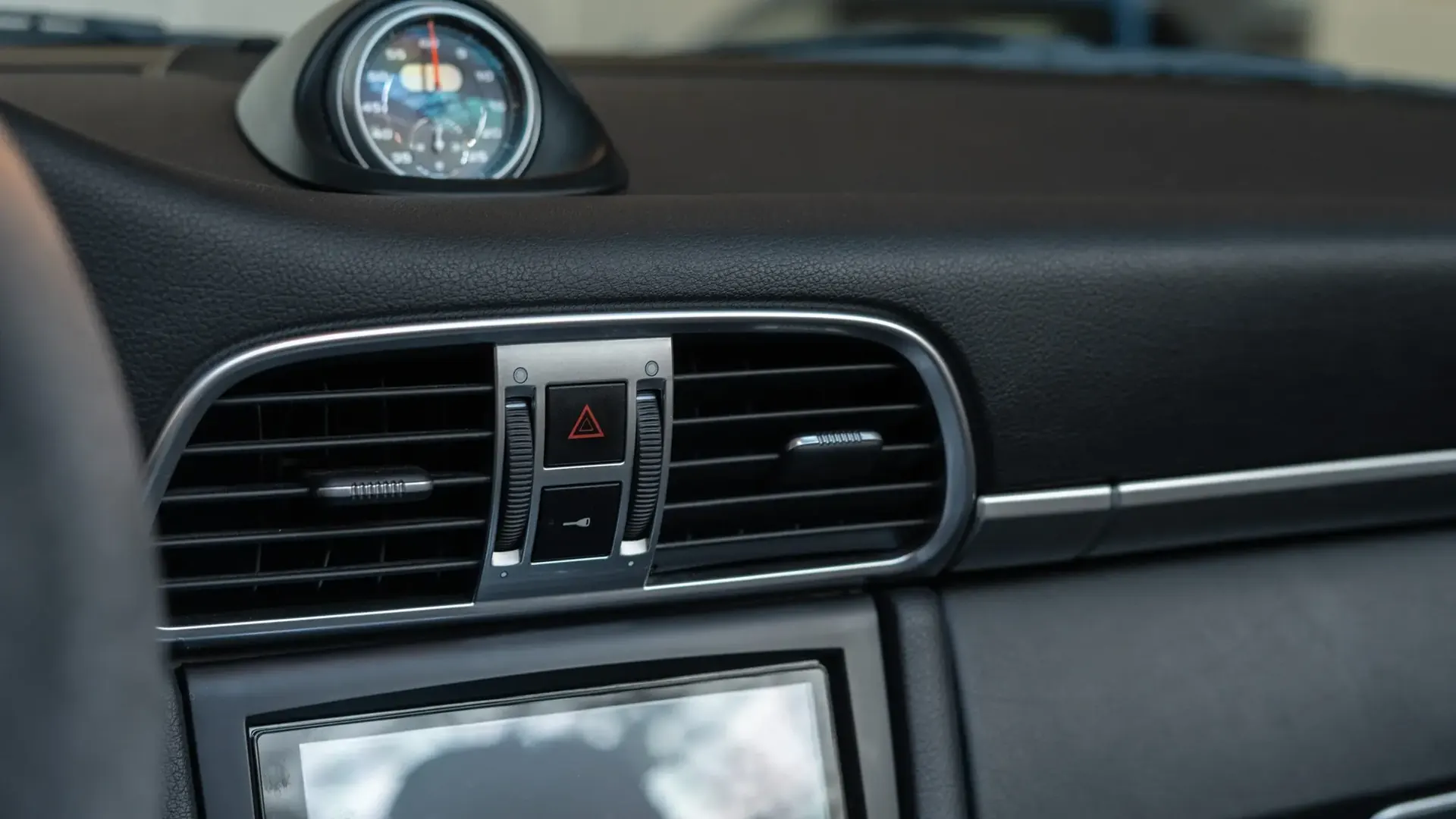 Porsche 911 — photo 18