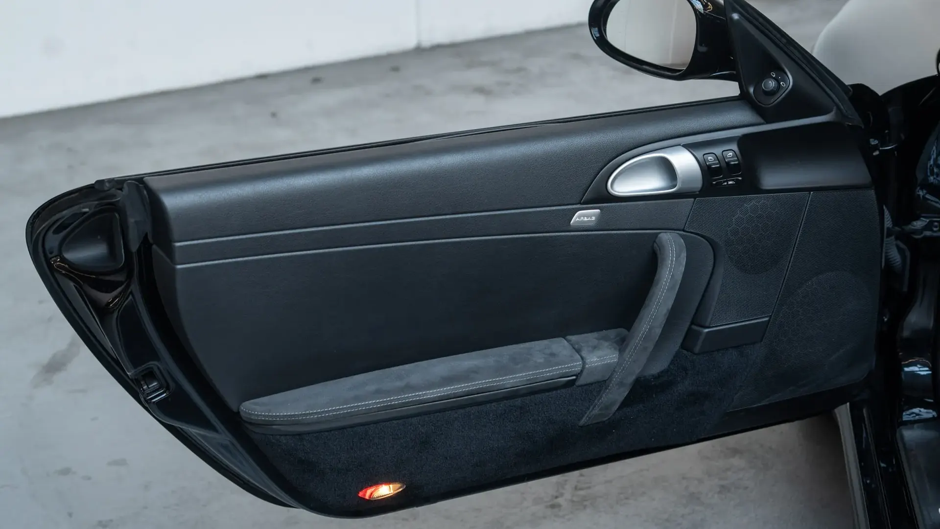 Porsche 911 — photo 25