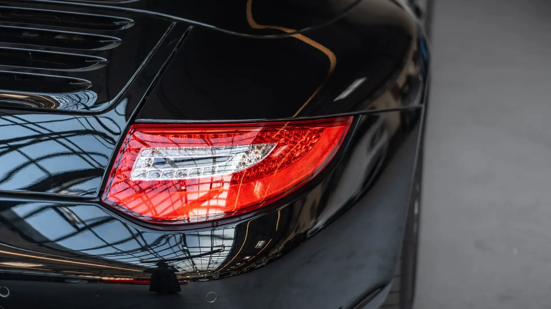 Porsche 911 — photo 46