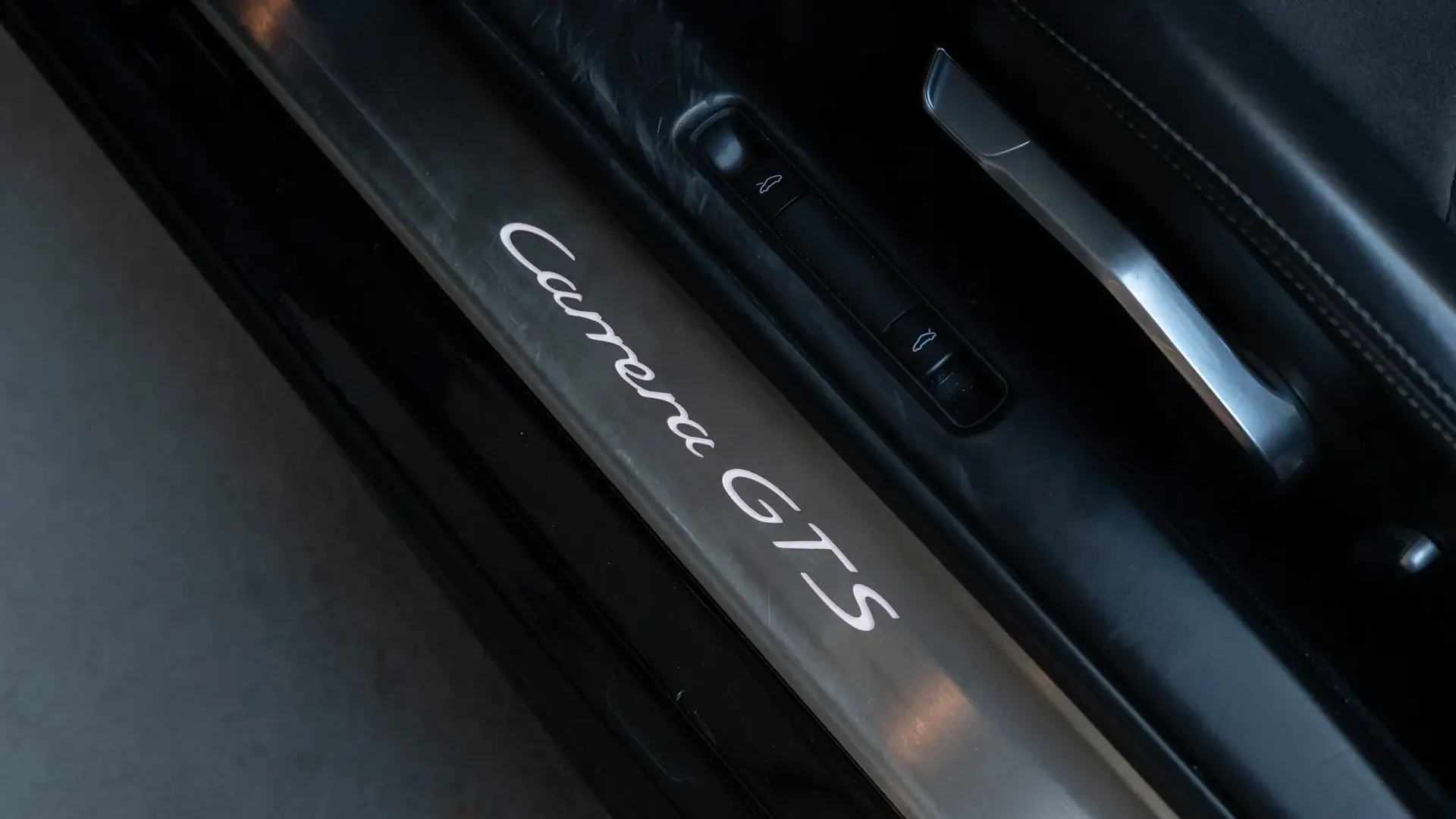 Porsche 911 — photo 27