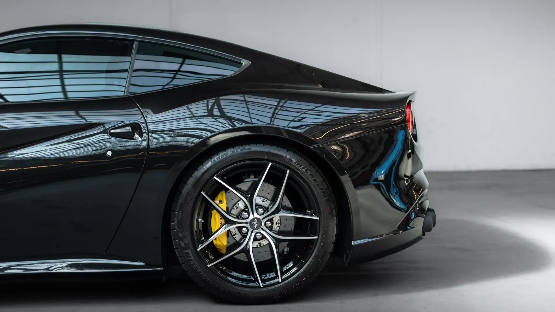 Ferrari F12 — photo 7