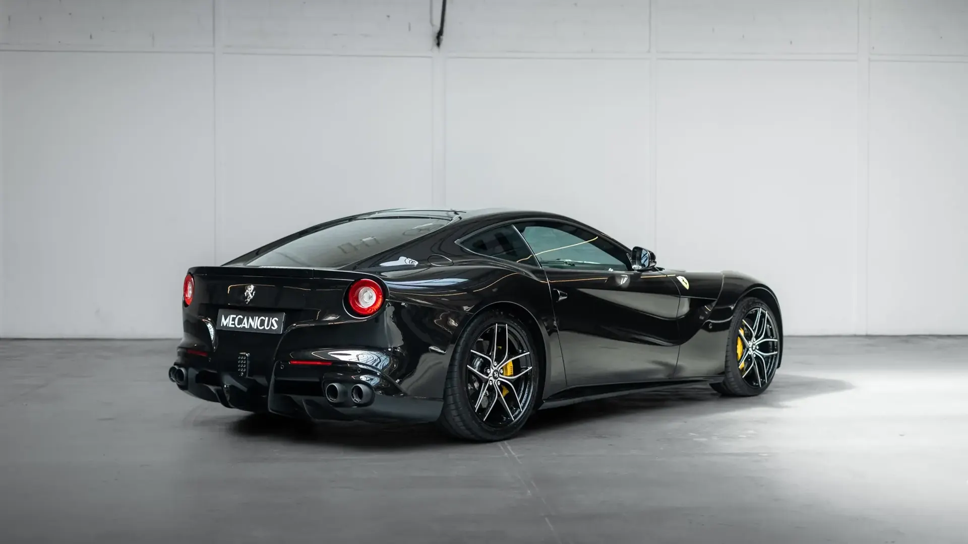 Ferrari F12 — photo 2