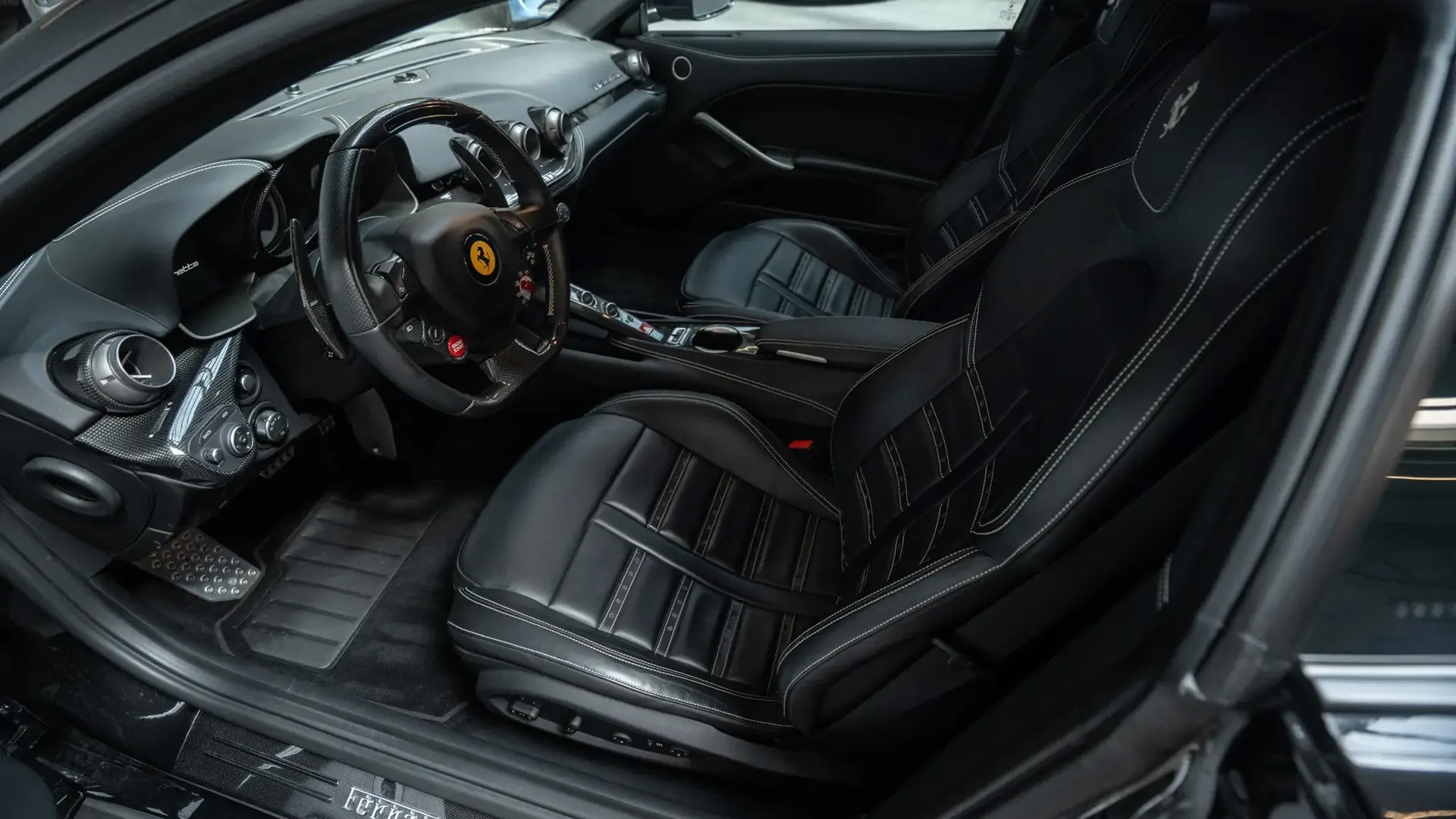Ferrari F12 — photo 19