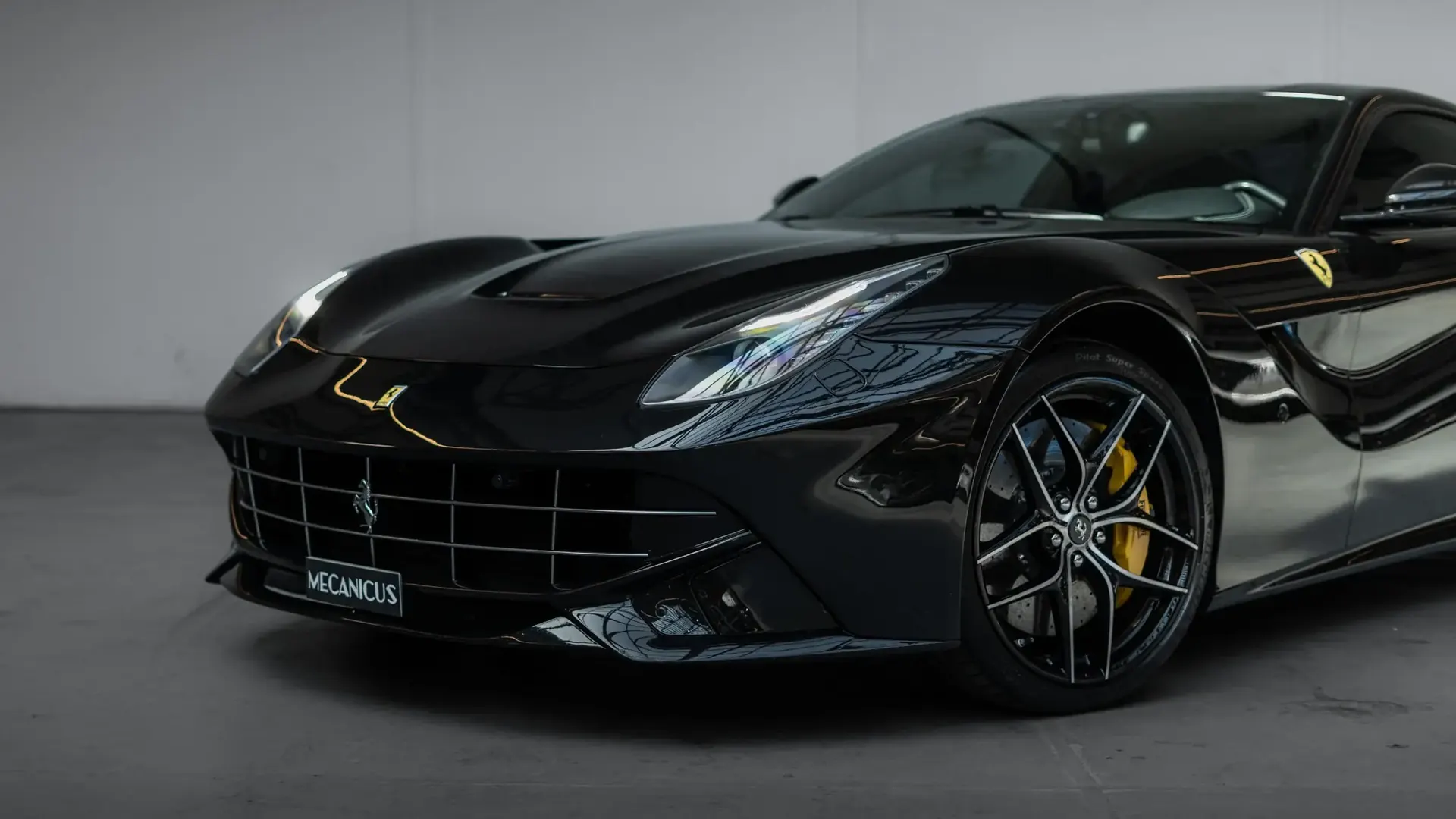 Ferrari F12 — photo 33
