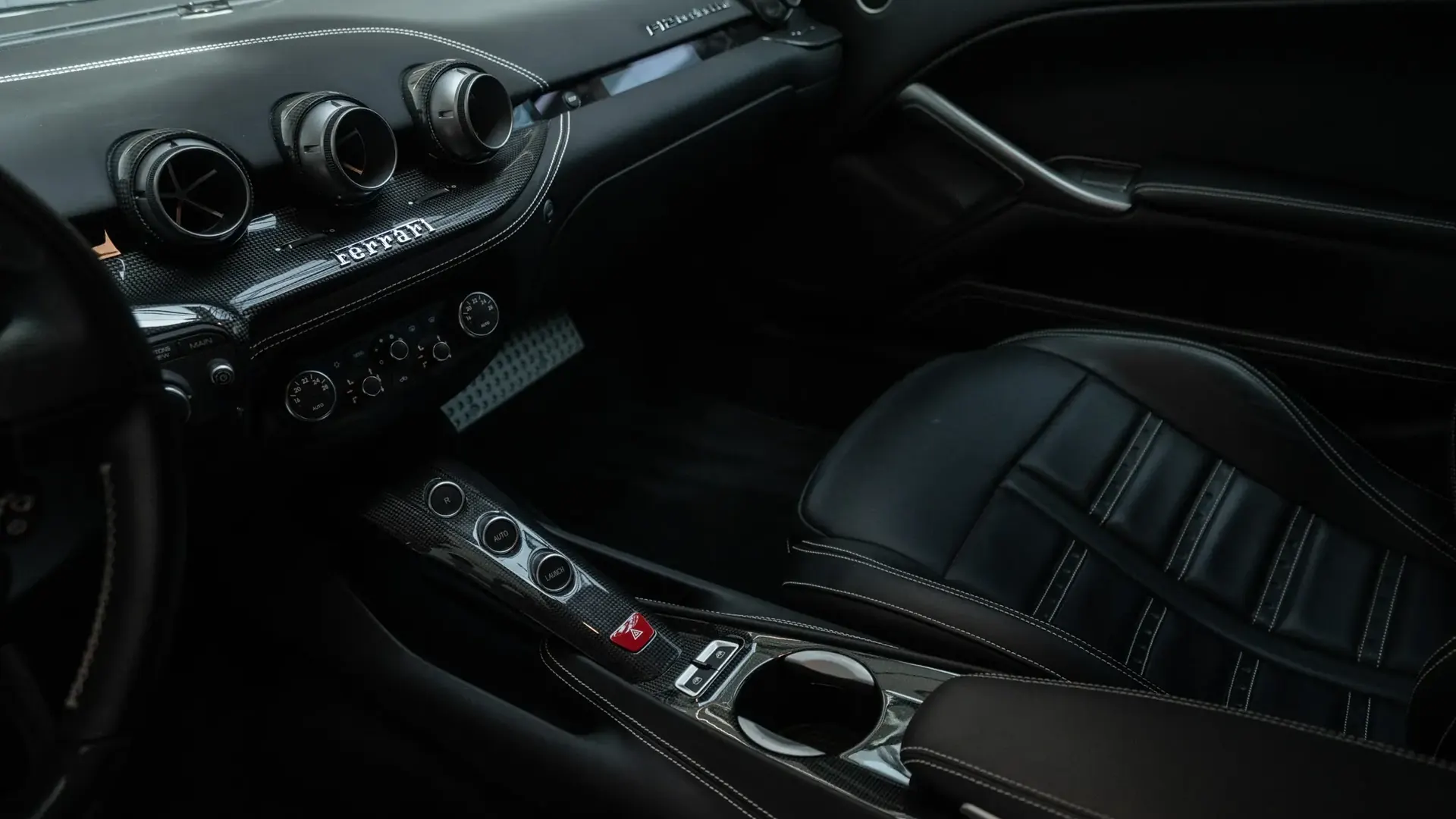 Ferrari F12 — photo 22