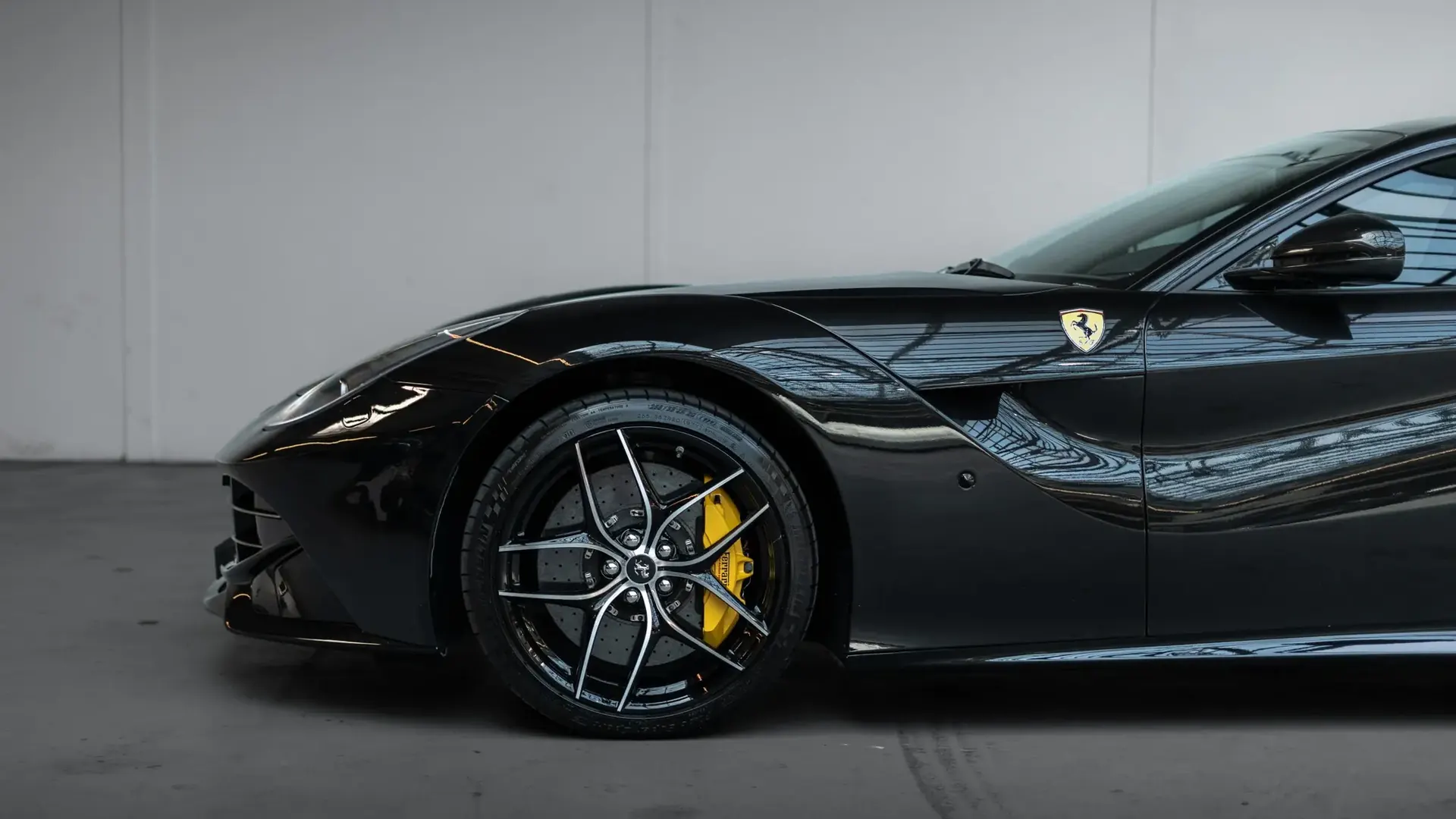 Ferrari F12 — photo 6