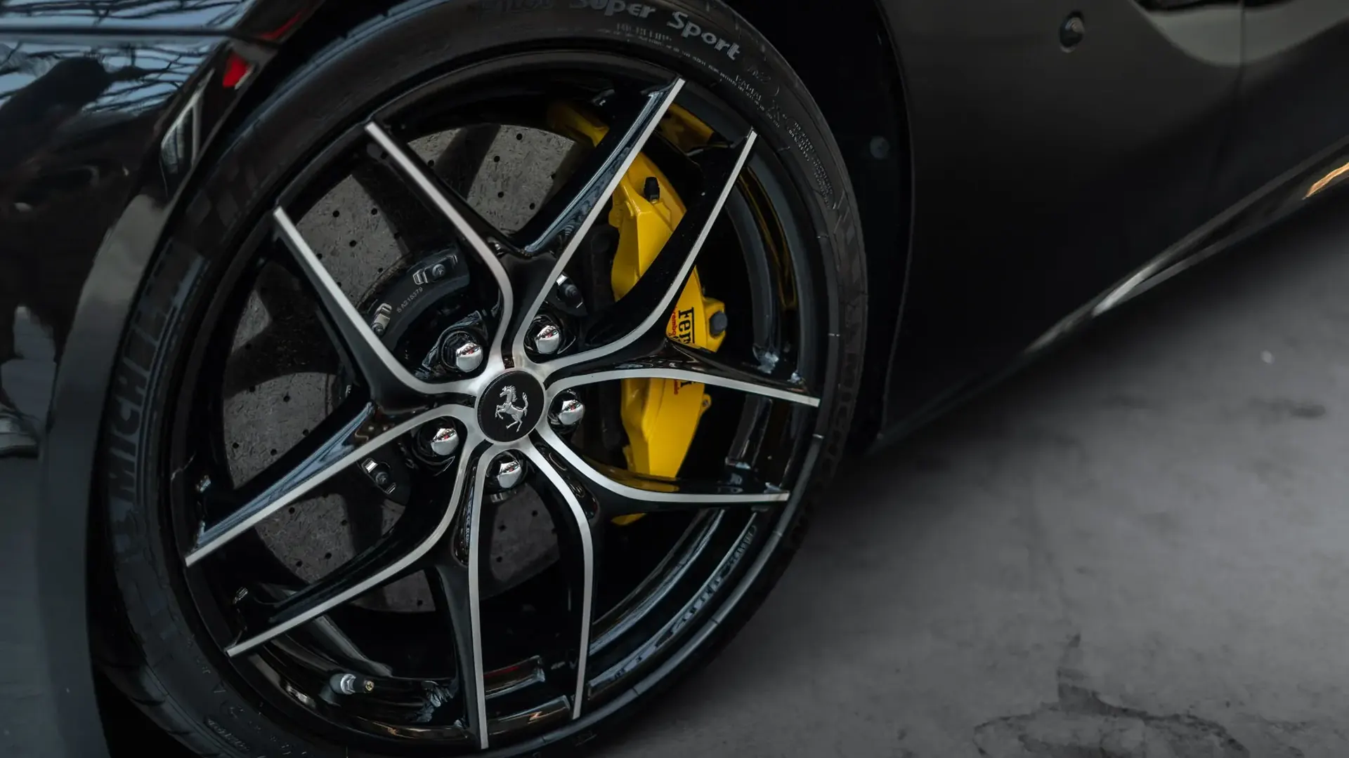Ferrari F12 — photo 36