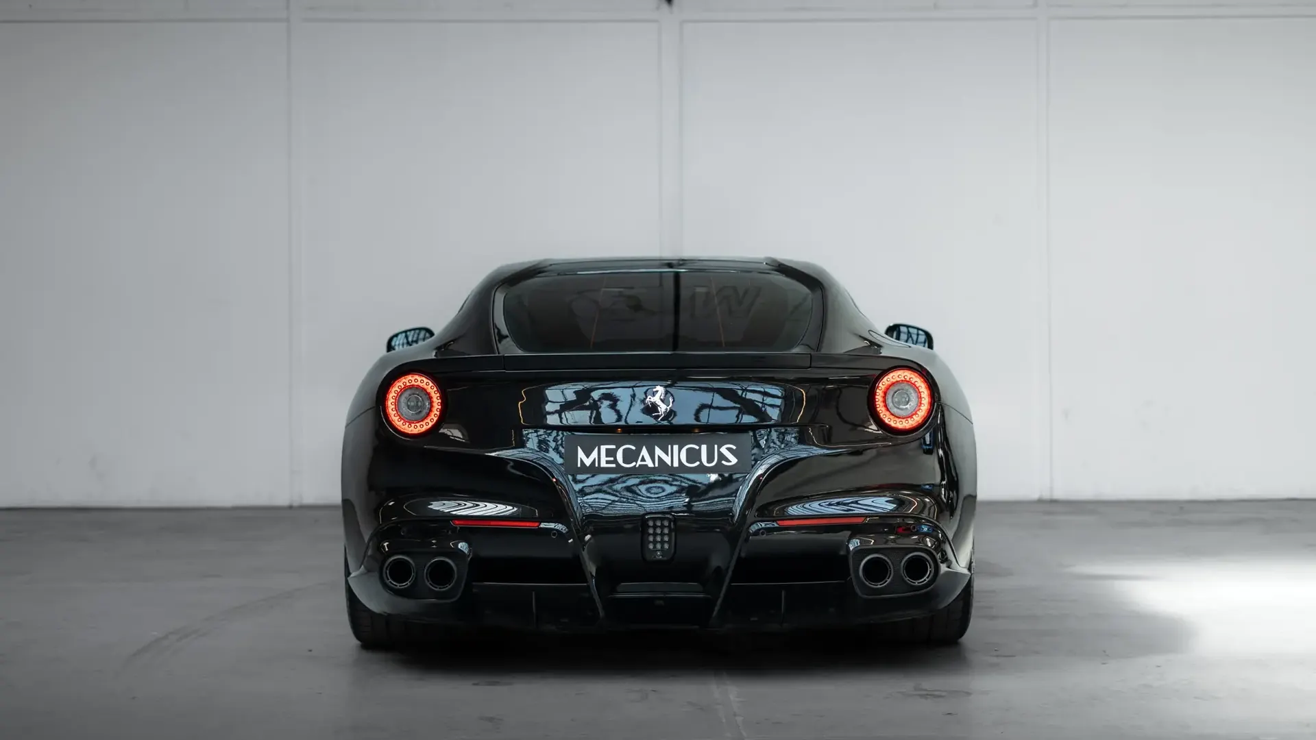 Ferrari F12 — photo 4