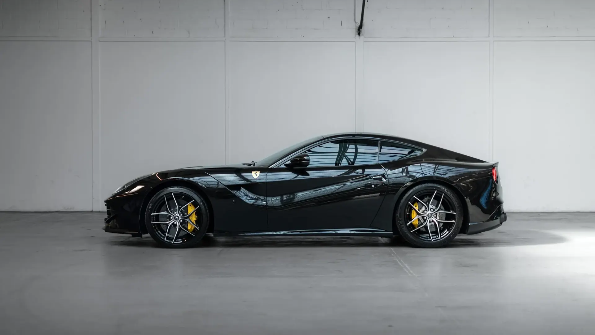 Ferrari F12 — photo 5