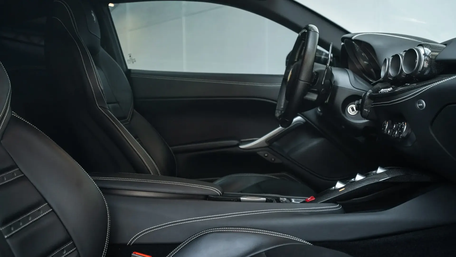 Ferrari F12 — photo 28