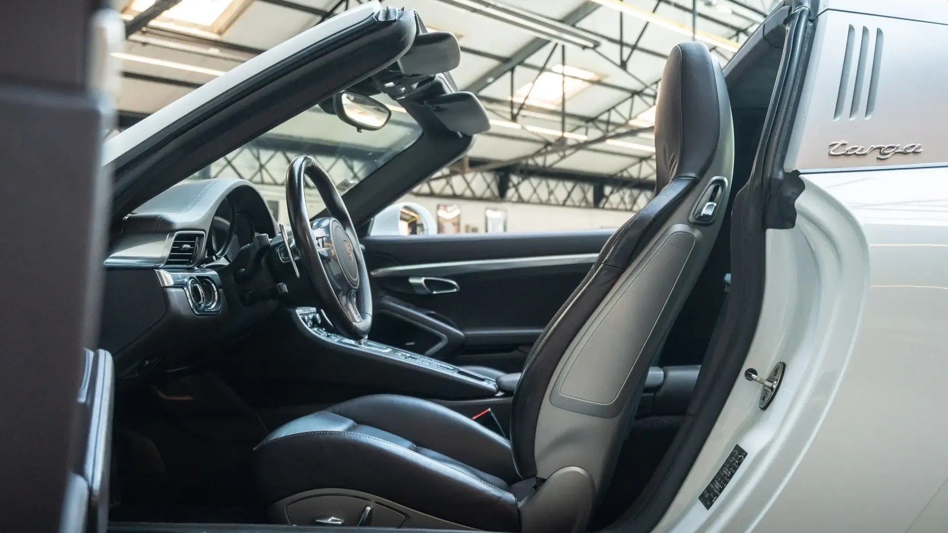 Porsche 911 — photo 11