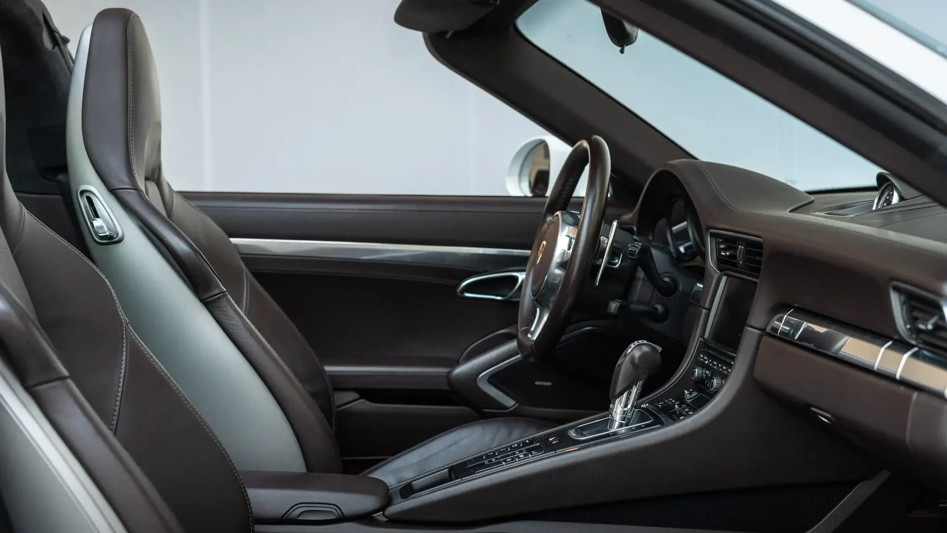 Porsche 911 — photo 26