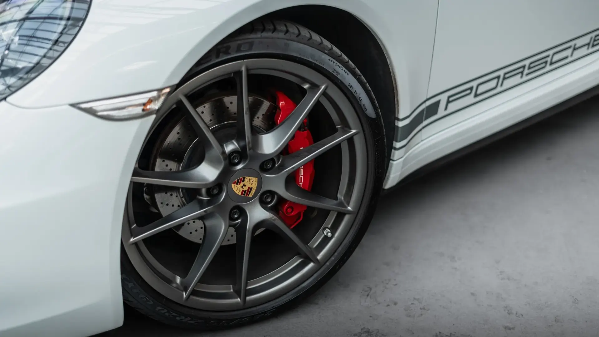 Porsche 911 — photo 36