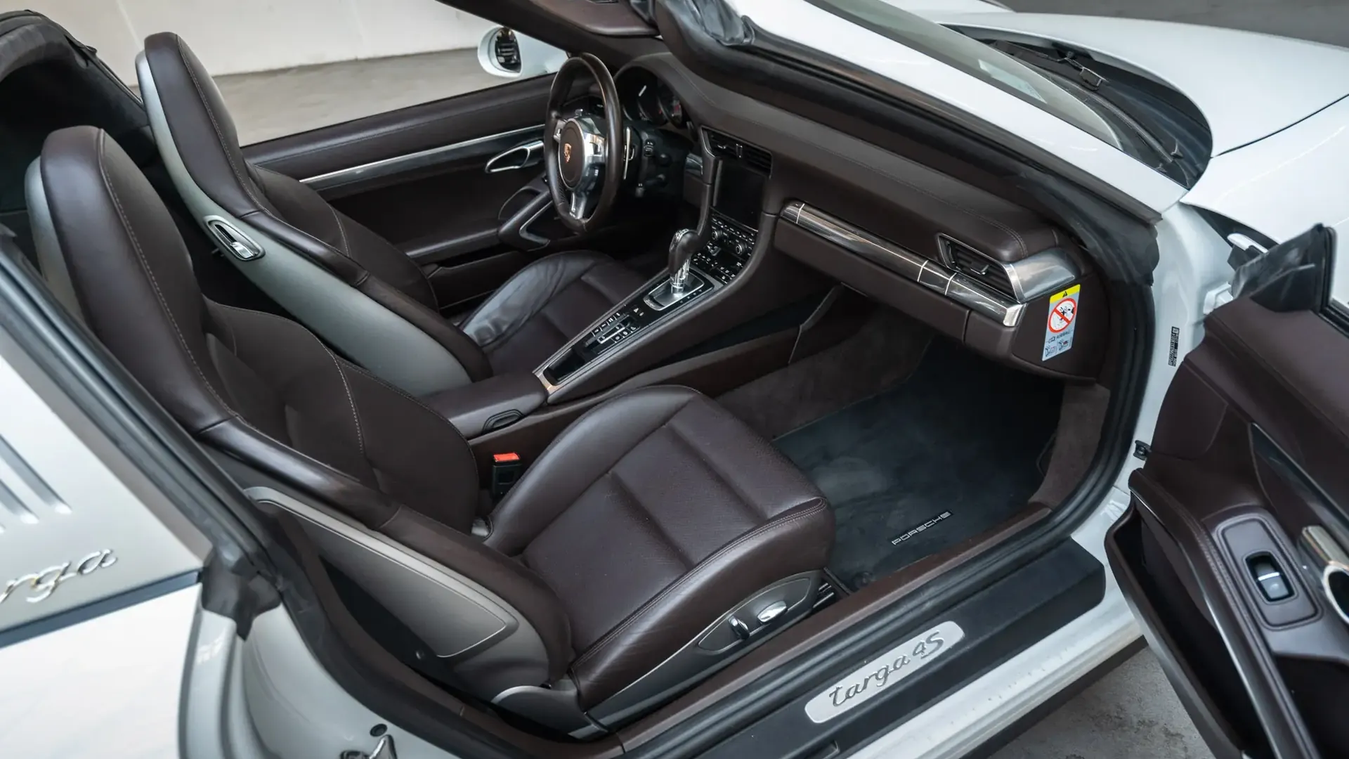 Porsche 911 — photo 27