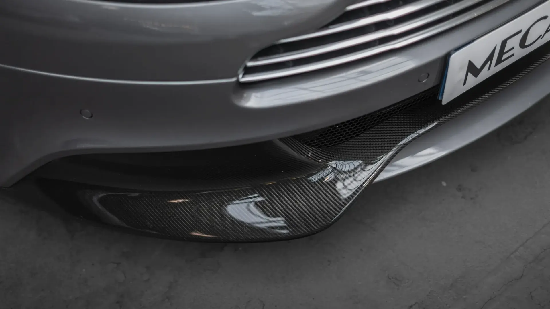 Aston Martin Vanquish — photo 35