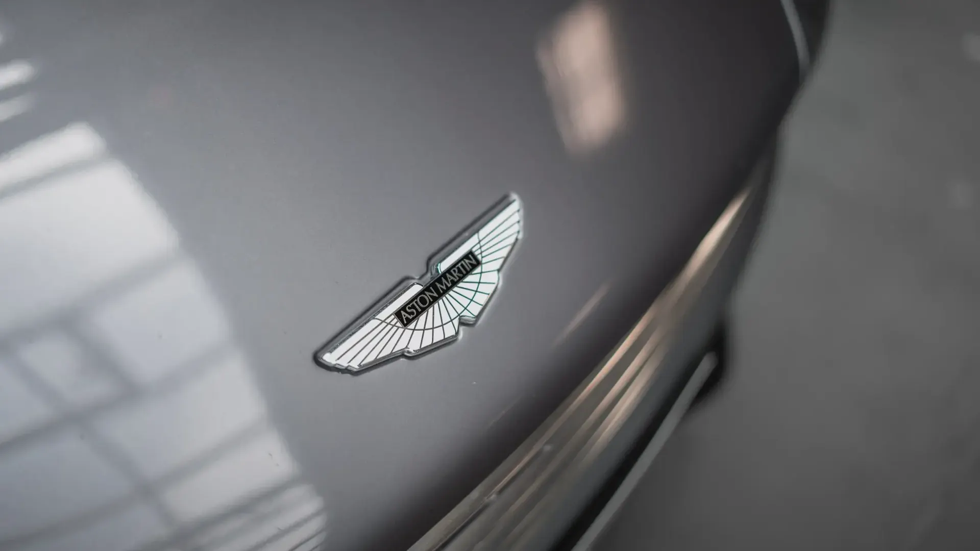 Aston Martin Vanquish — photo 34