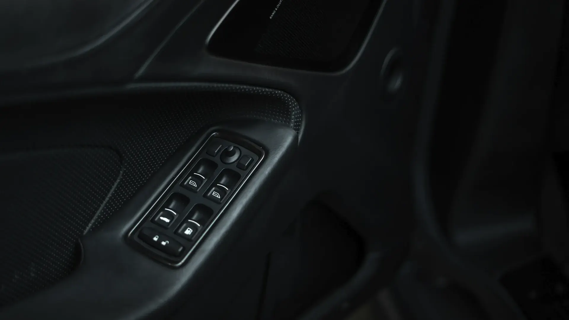 Aston Martin Vanquish — photo 9