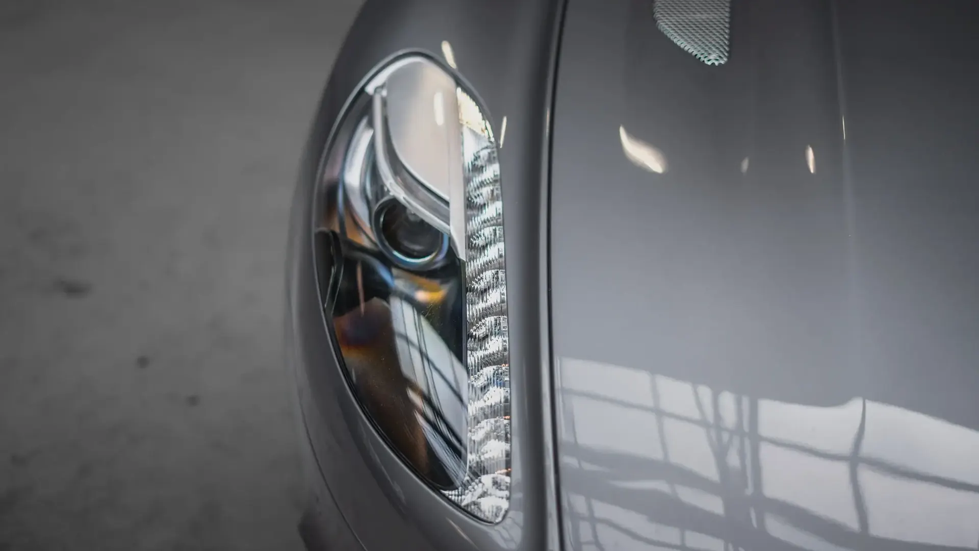 Aston Martin Vanquish — photo 33