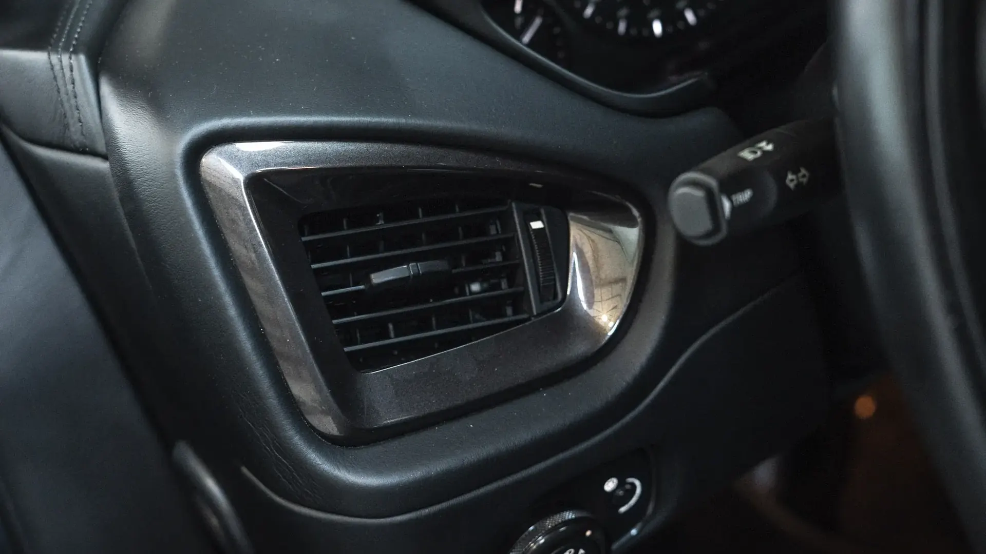 Aston Martin Vanquish — photo 11