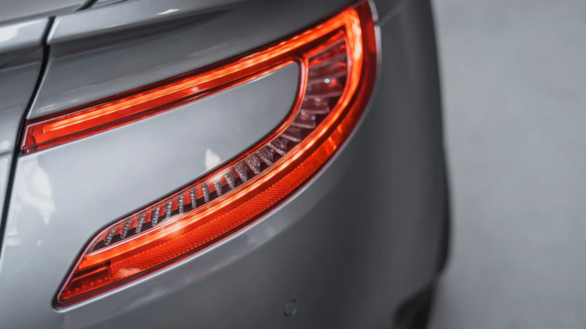 Aston Martin Vanquish — photo 48