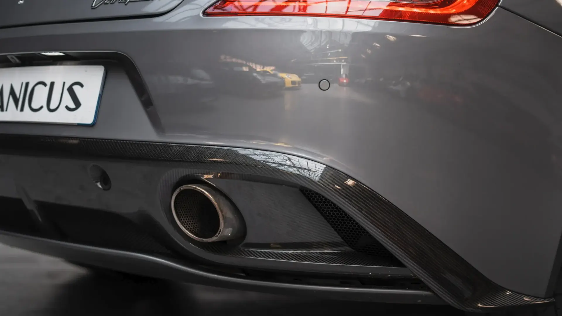 Aston Martin Vanquish — photo 50