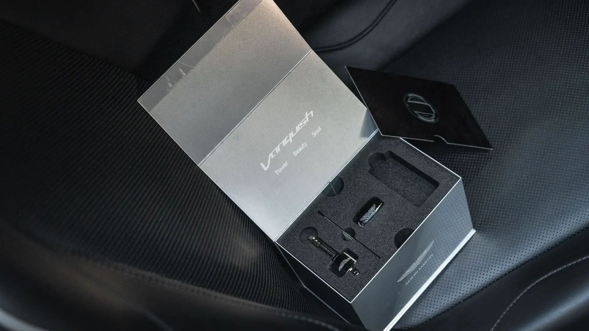 Aston Martin Vanquish — photo 21