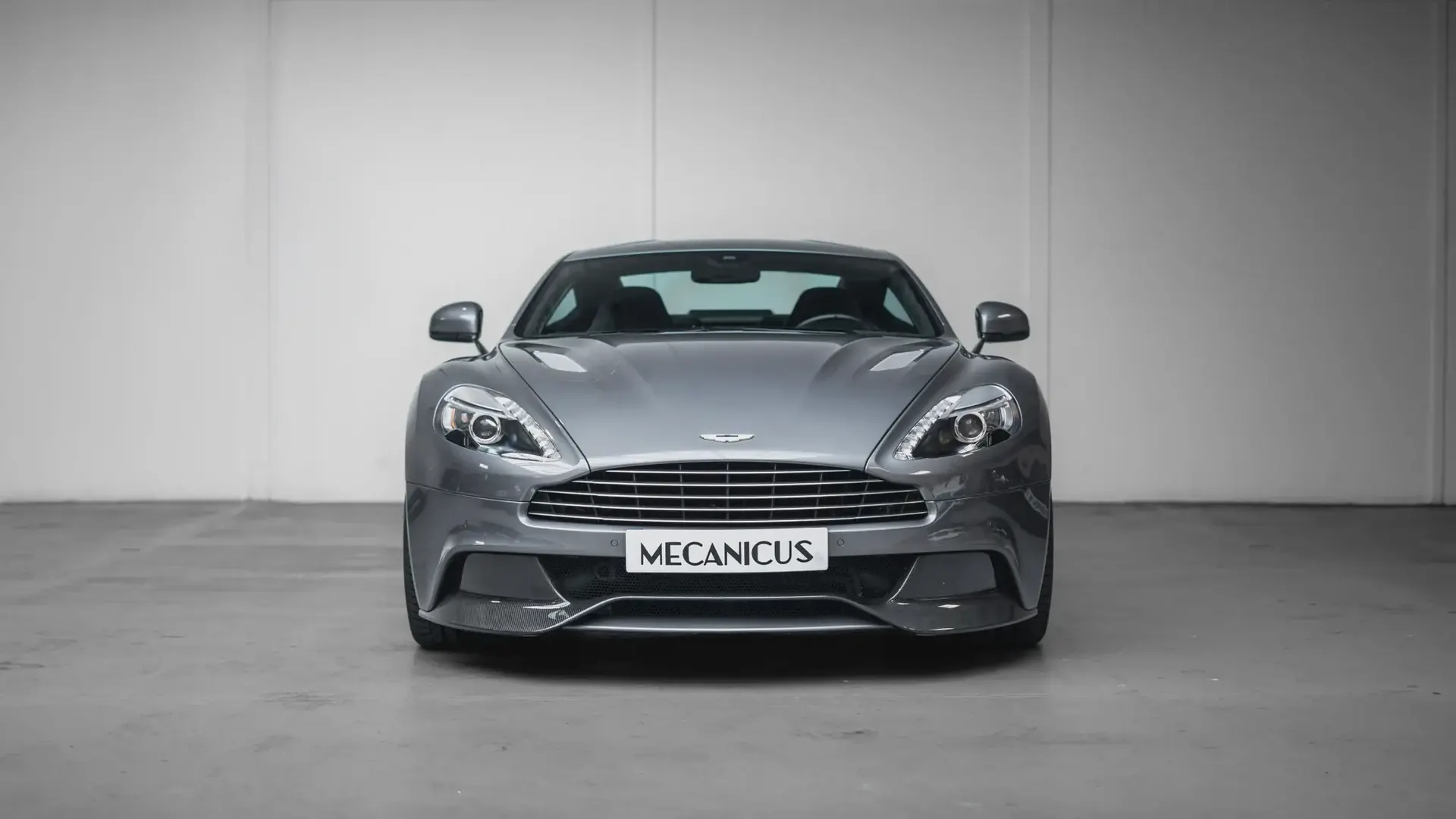Aston Martin Vanquish — photo 3