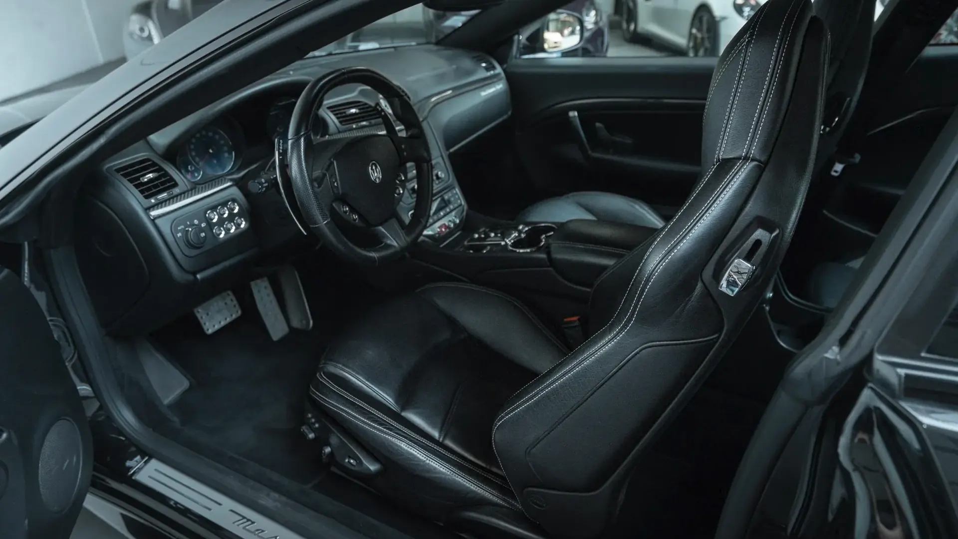 Maserati GranTurismo — photo 23