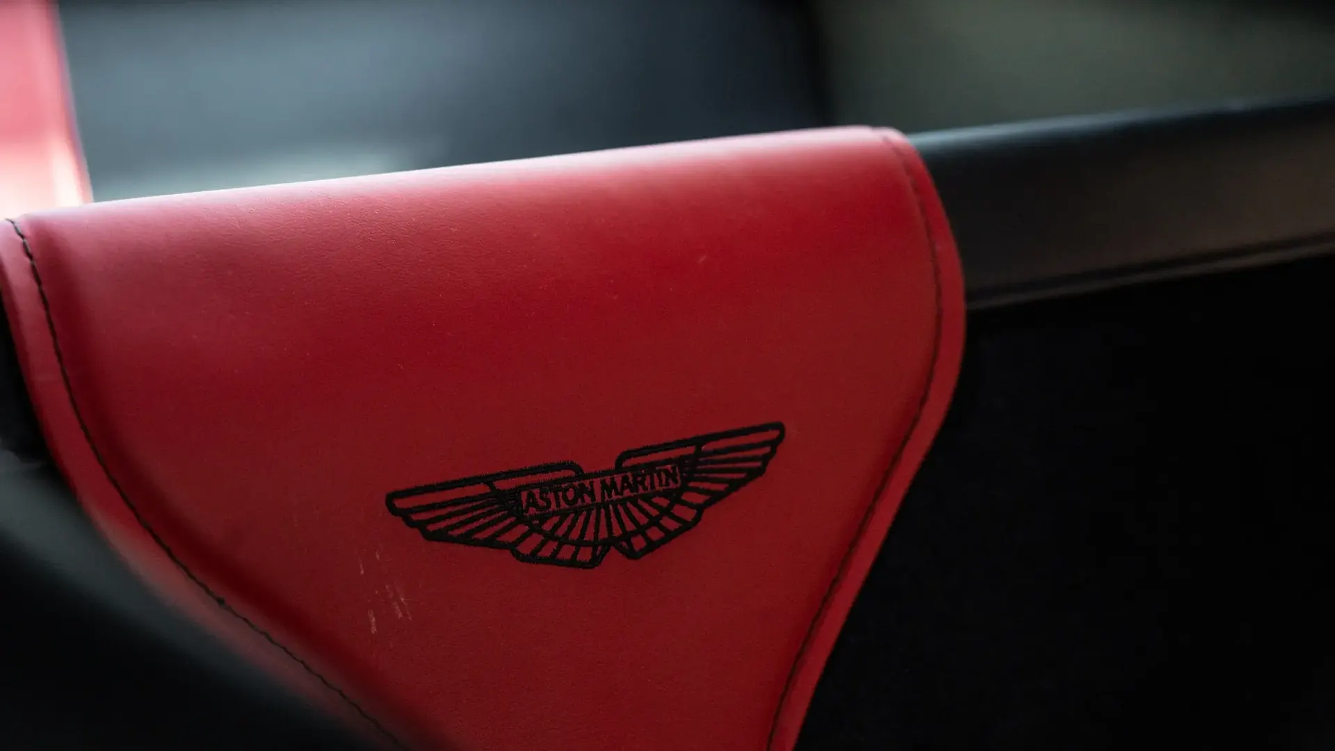Aston Martin Vantage — photo 22