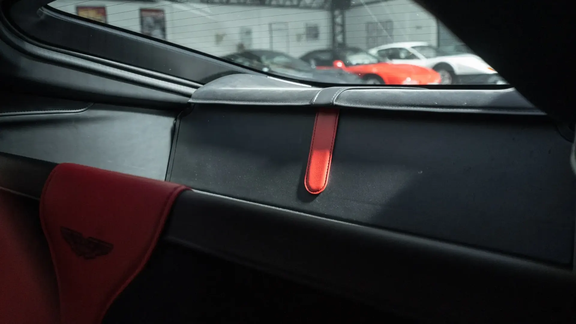 Aston Martin Vantage — photo 28