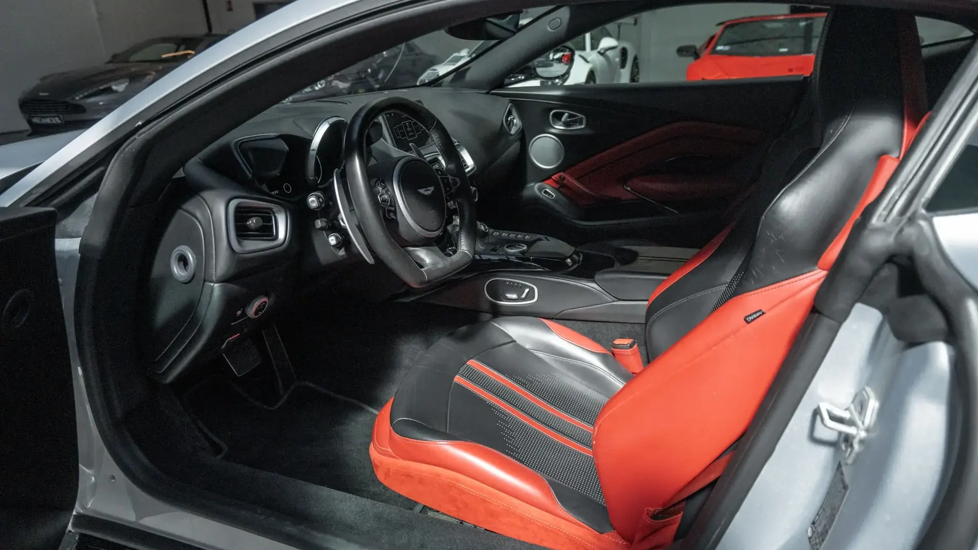 Aston Martin Vantage — photo 29