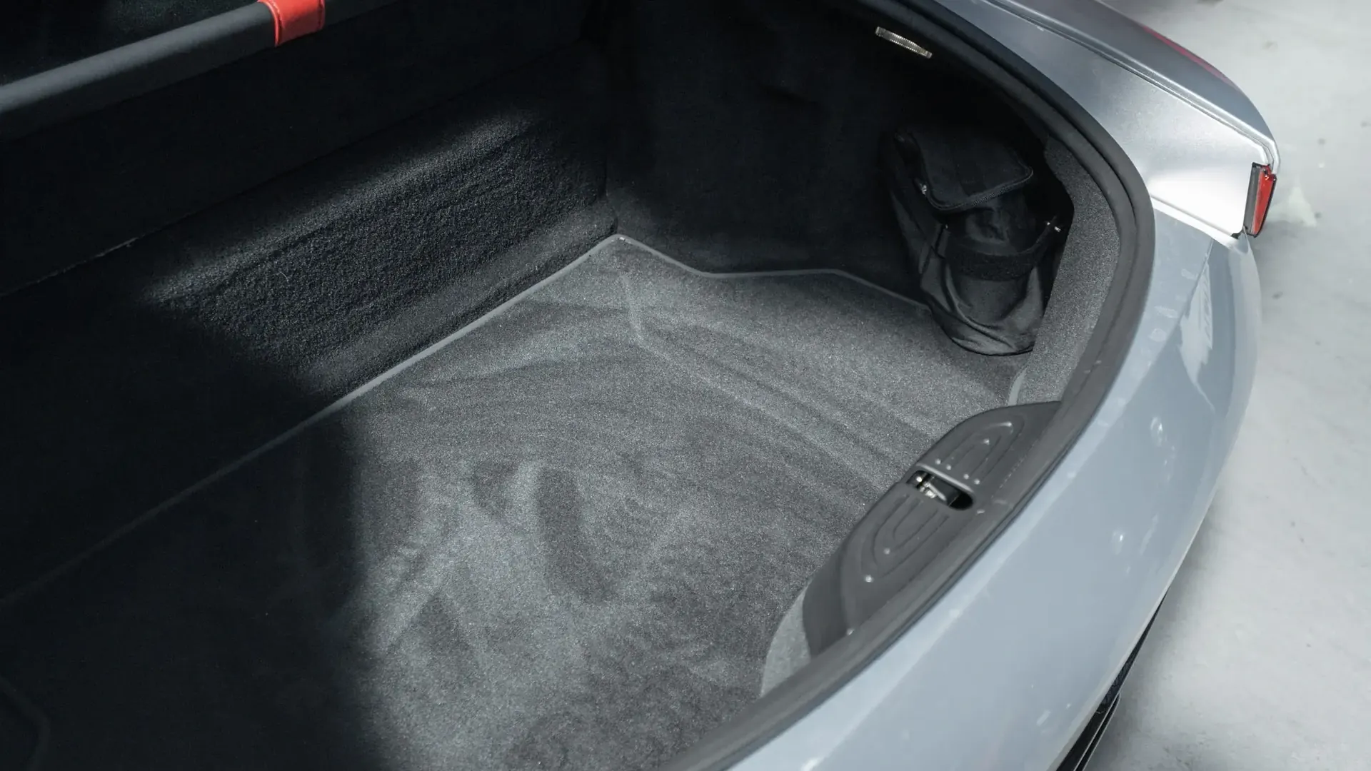 Aston Martin Vantage — photo 50