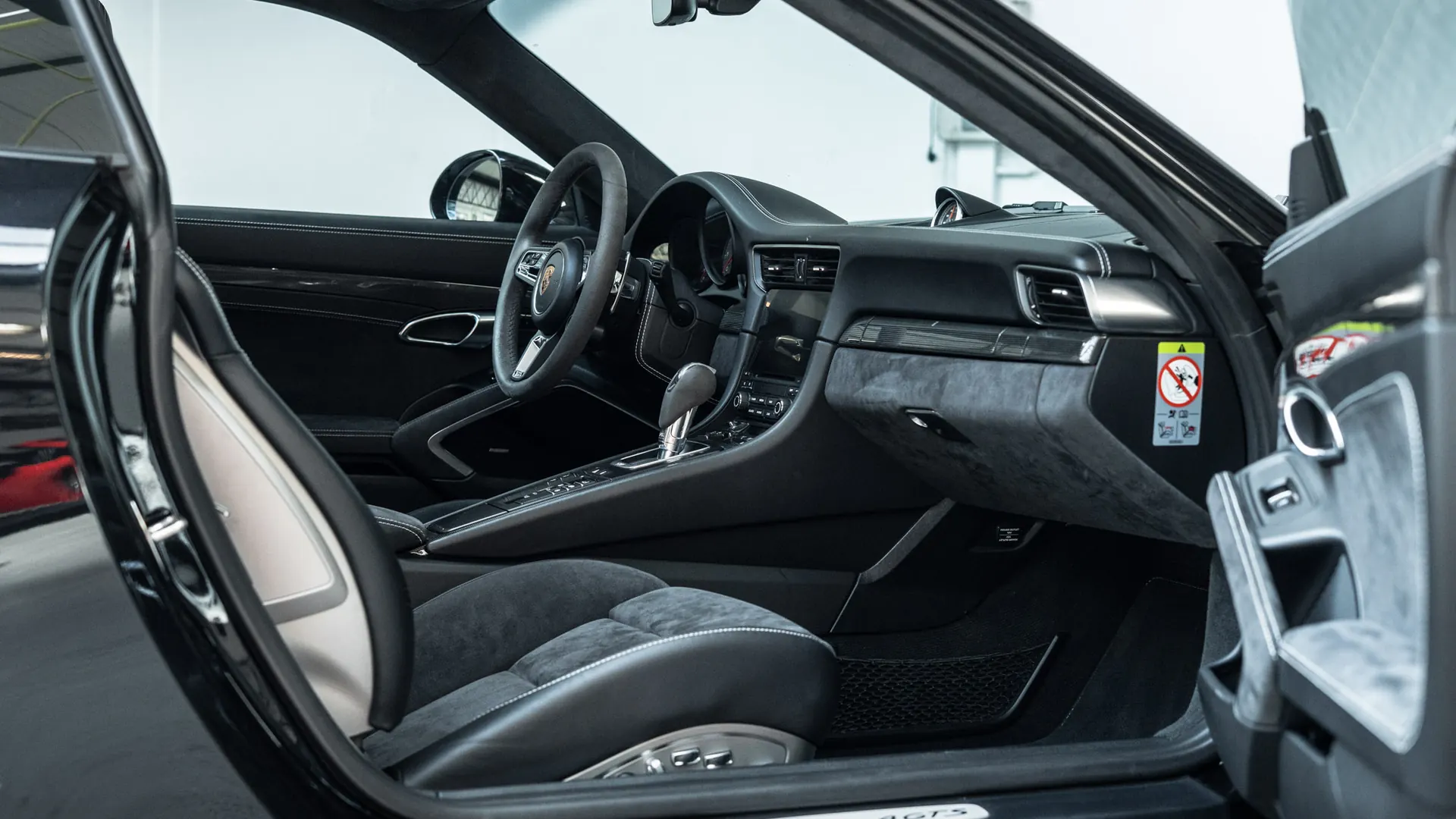 Porsche 911 — photo 19