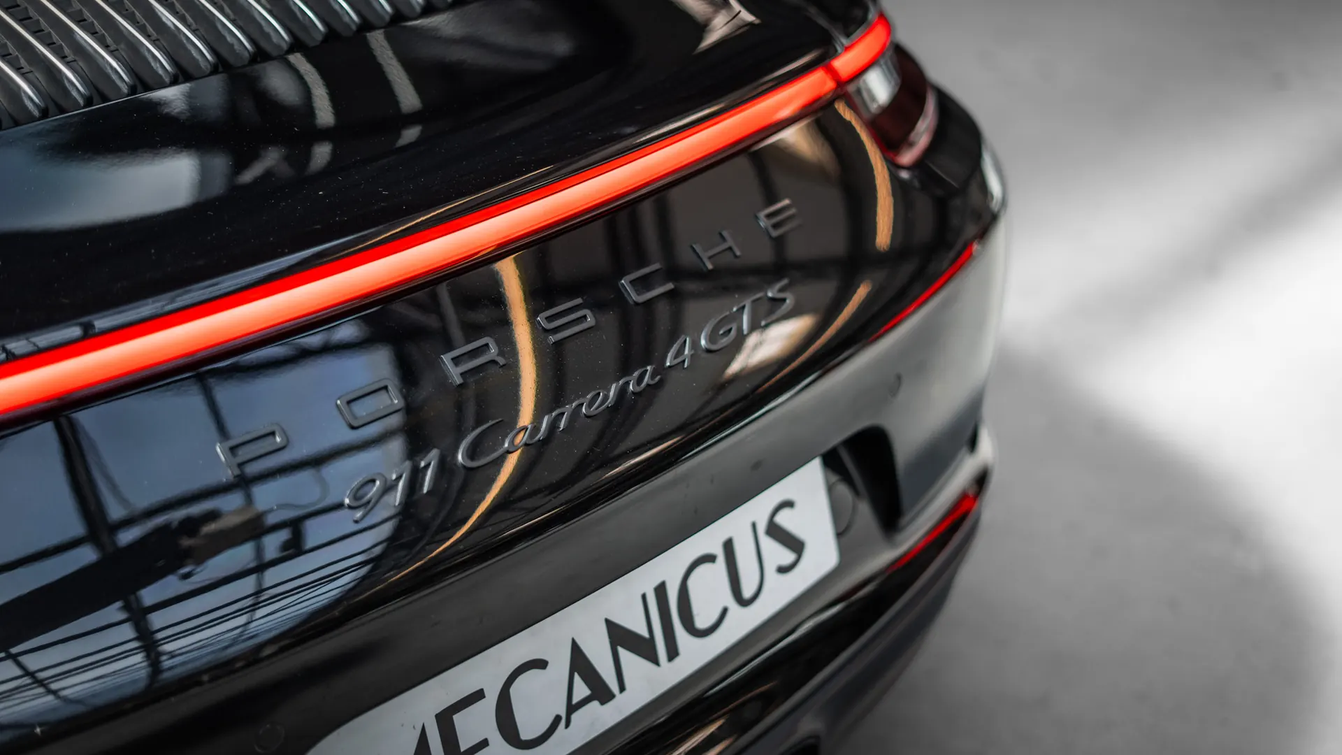 Porsche 911 — photo 31