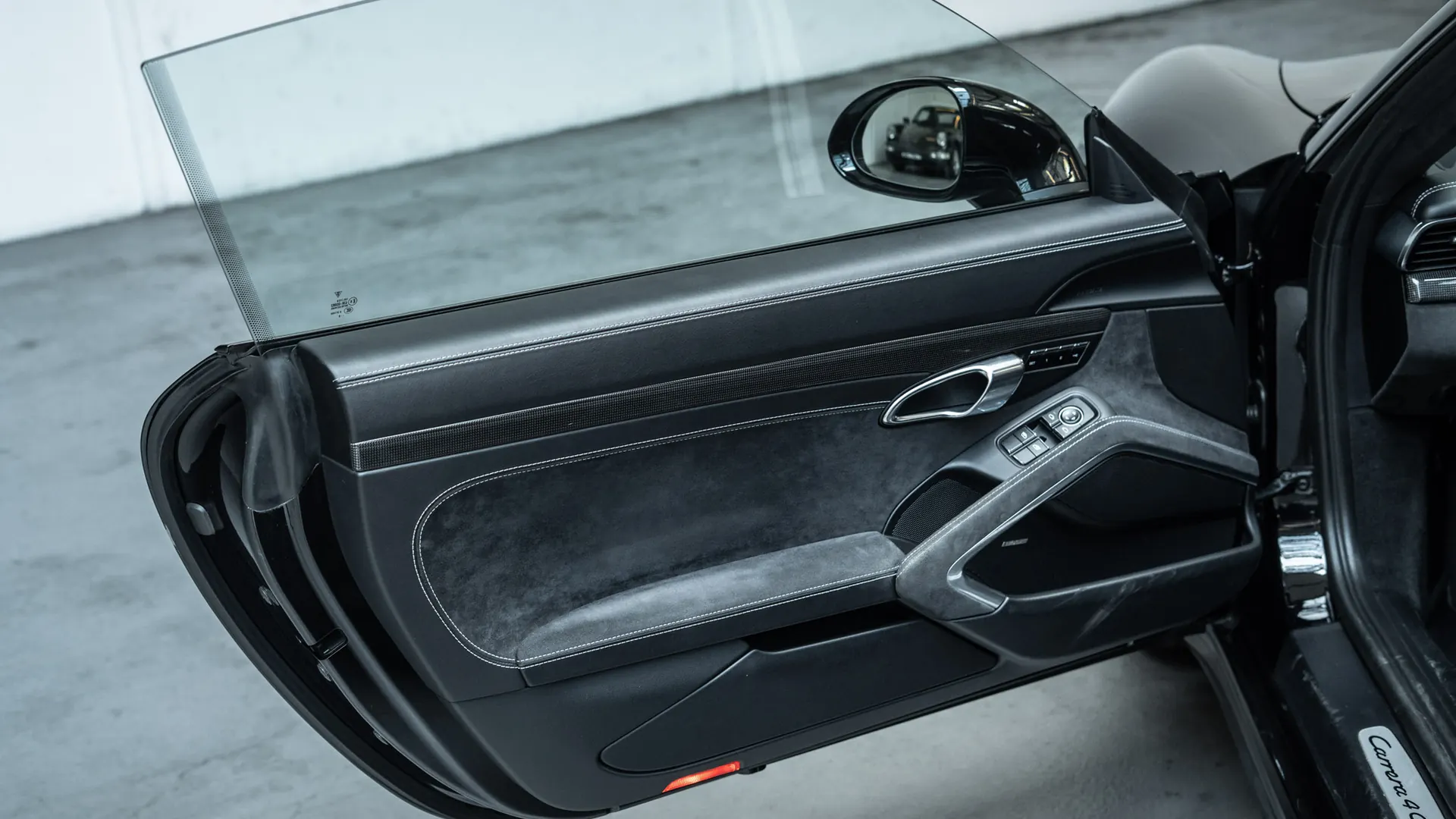 Porsche 911 — photo 25