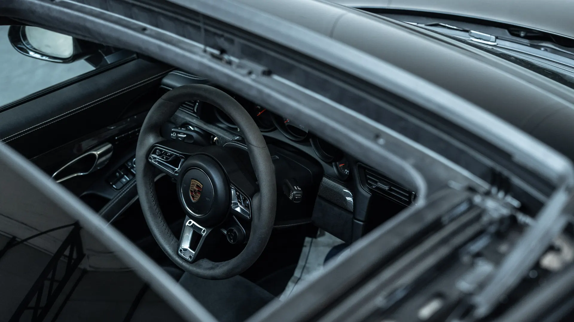 Porsche 911 — photo 18