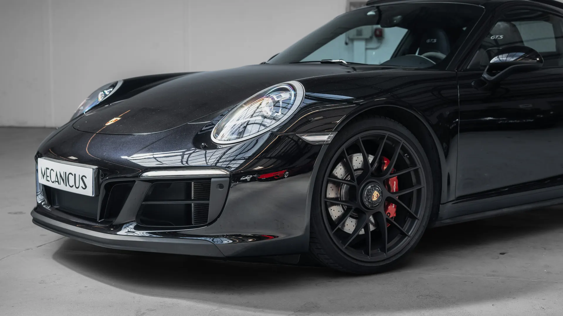 Porsche 911 — photo 36