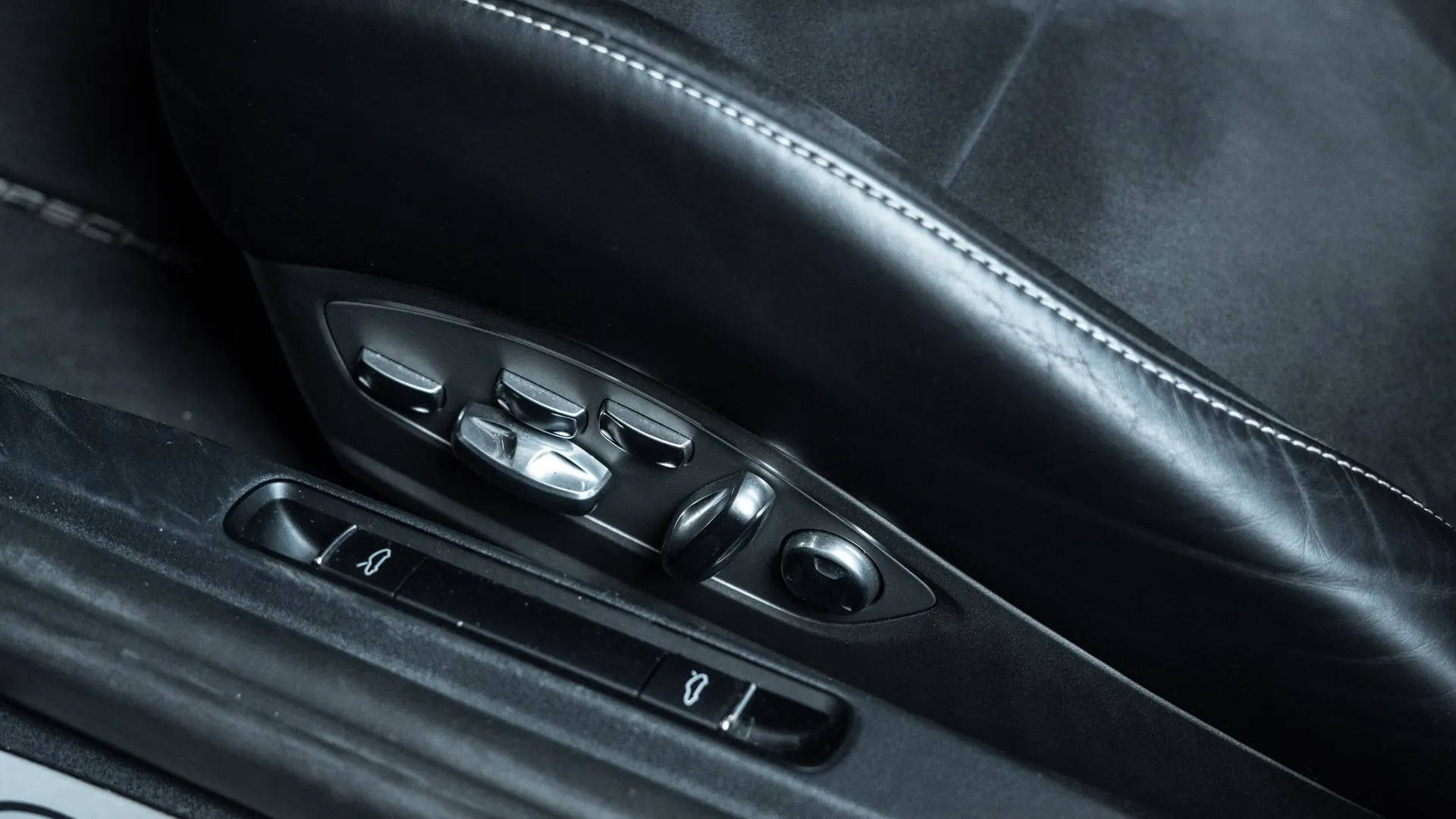 Porsche 911 — photo 17