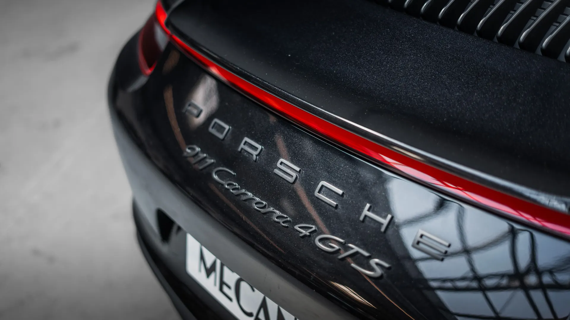 Porsche 911 — photo 32