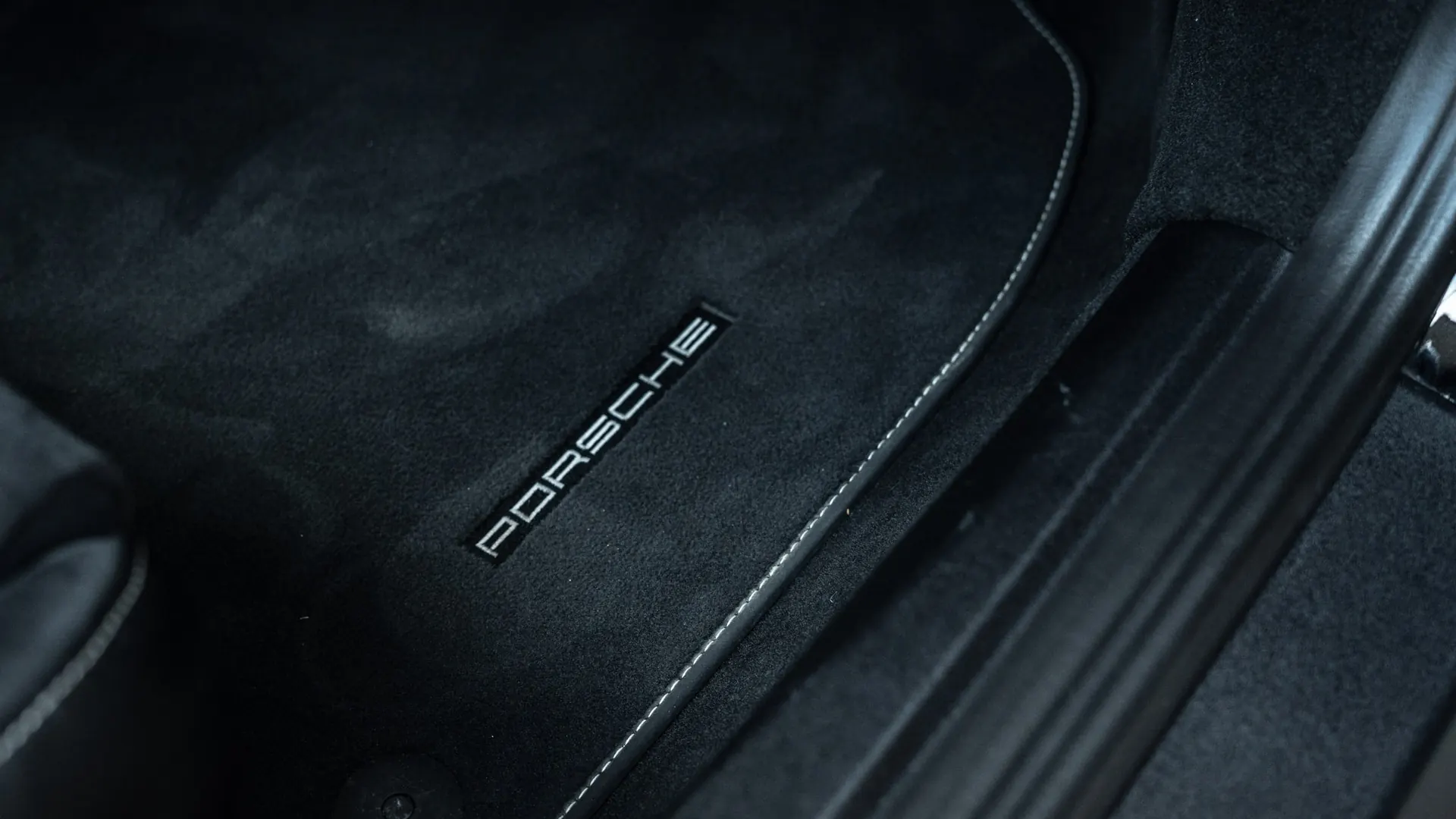 Porsche 911 — photo 21