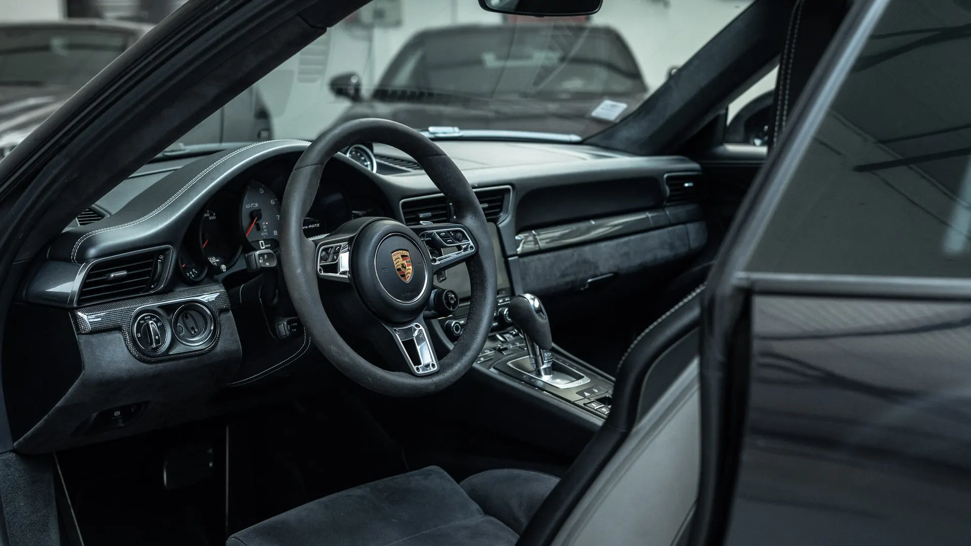 Porsche 911 — photo 8