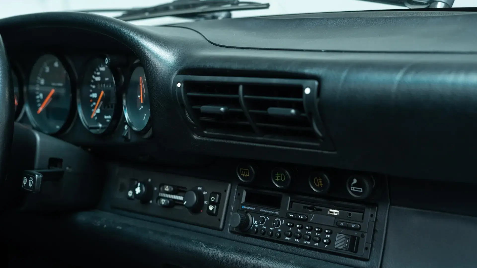 Porsche 964 — photo 22