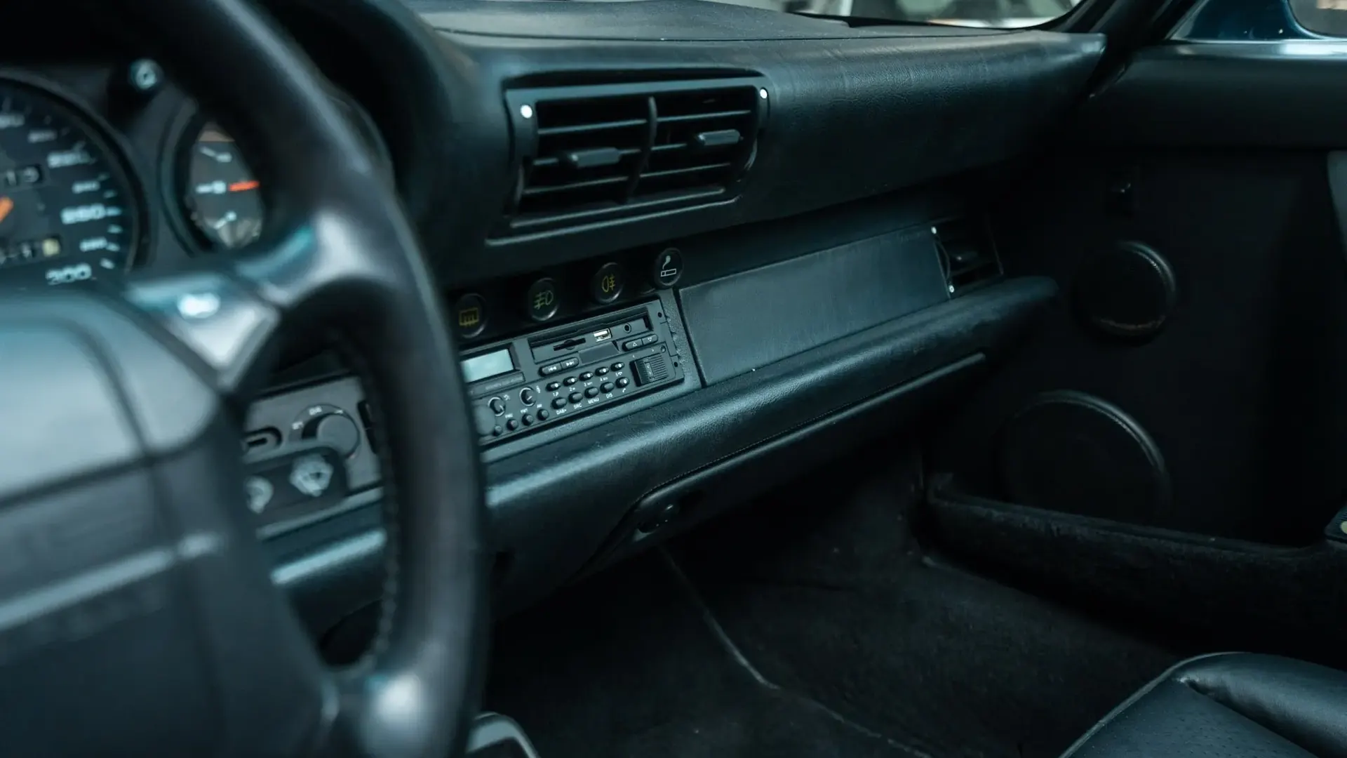 Porsche 964 — photo 16